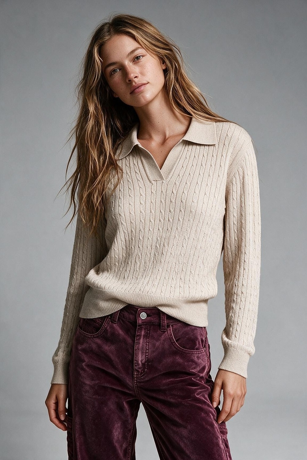 Su&eacute;ter Beige de Mezcla de Lana Merino con Cuello Polo de Punto Trenzado y Manga Larga