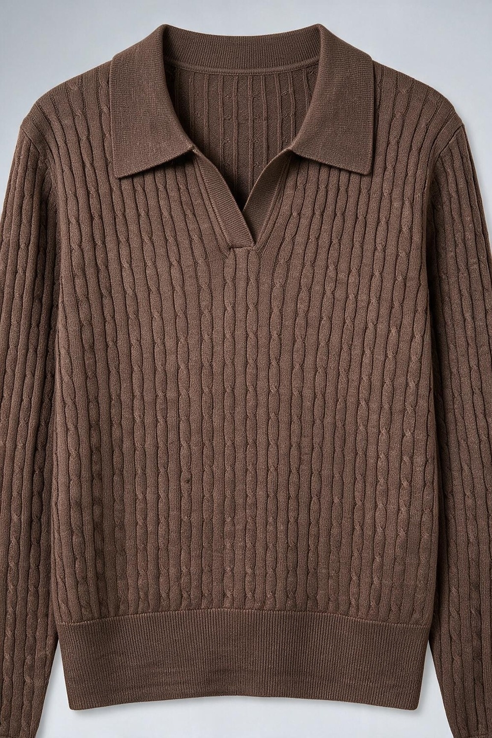 Su&eacute;ter de punto de mezcla de lana merino de camello con cuello polo abierto