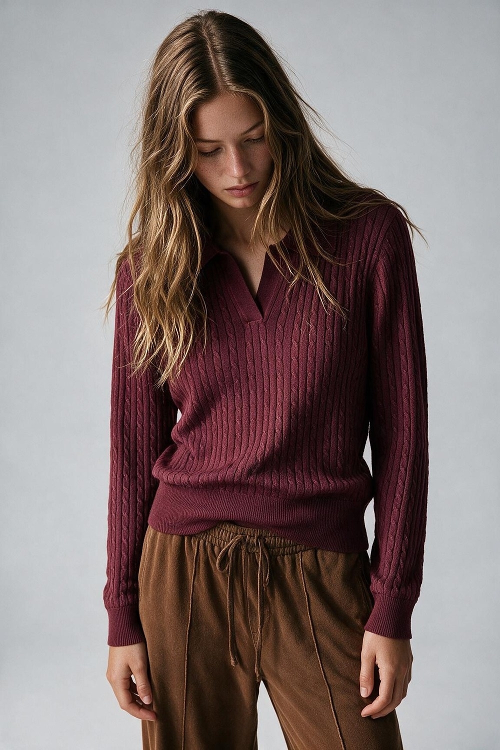 Su&eacute;ter de punto de mezcla de lana Merino burdeos con cuello de polo y dobladillo acanalado