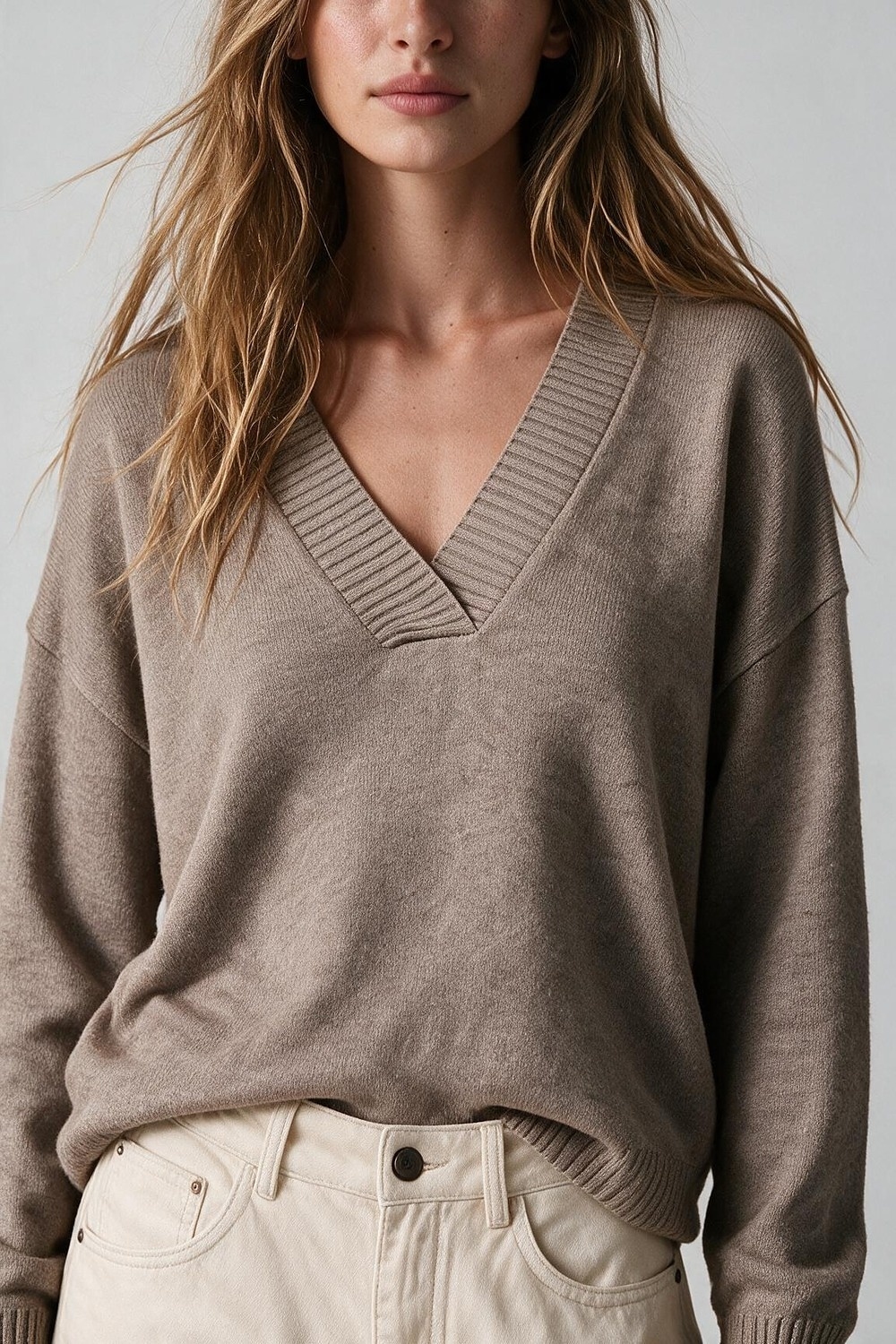 Jersey de Punto Ancho con Escote en V en Color Camel