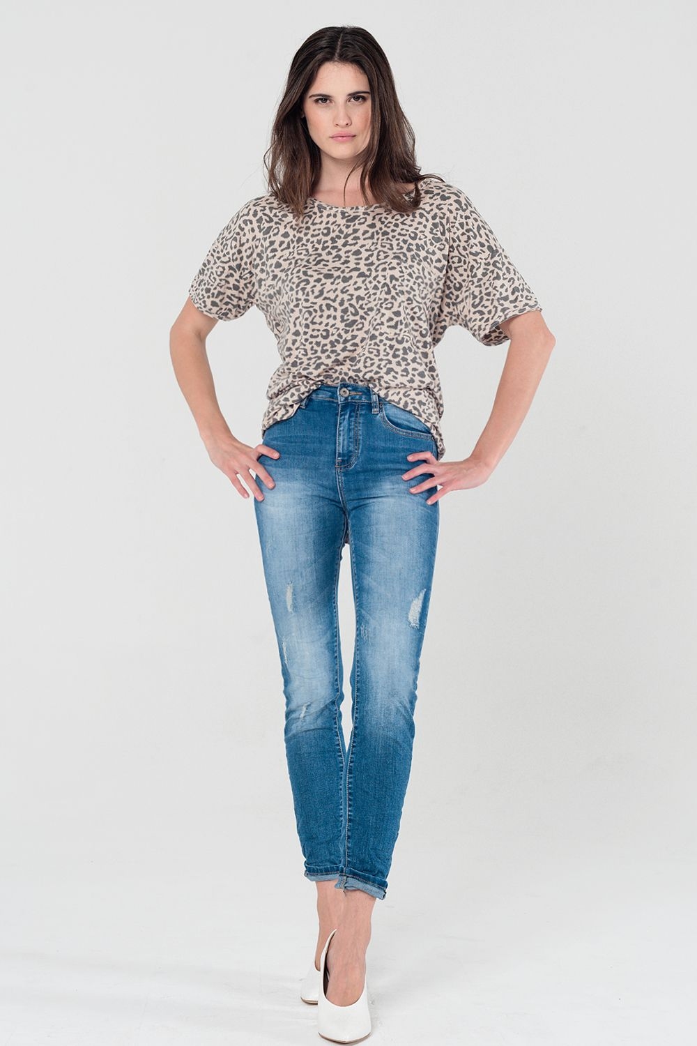 Camiseta de leopardo rosa con detalle de cordones en la espalda Camiseta de leopardo rosa con detalle de cordones en la espalda