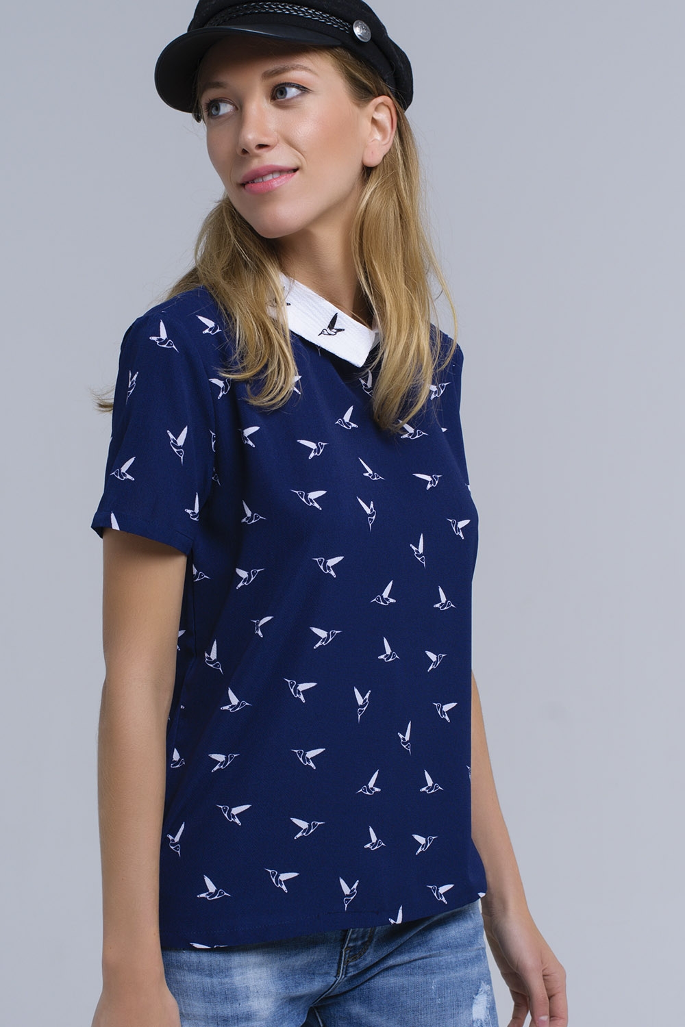 Camisa azul marino con pájaros estampados blancos Camisa azul marino con pájaros estampados blancos