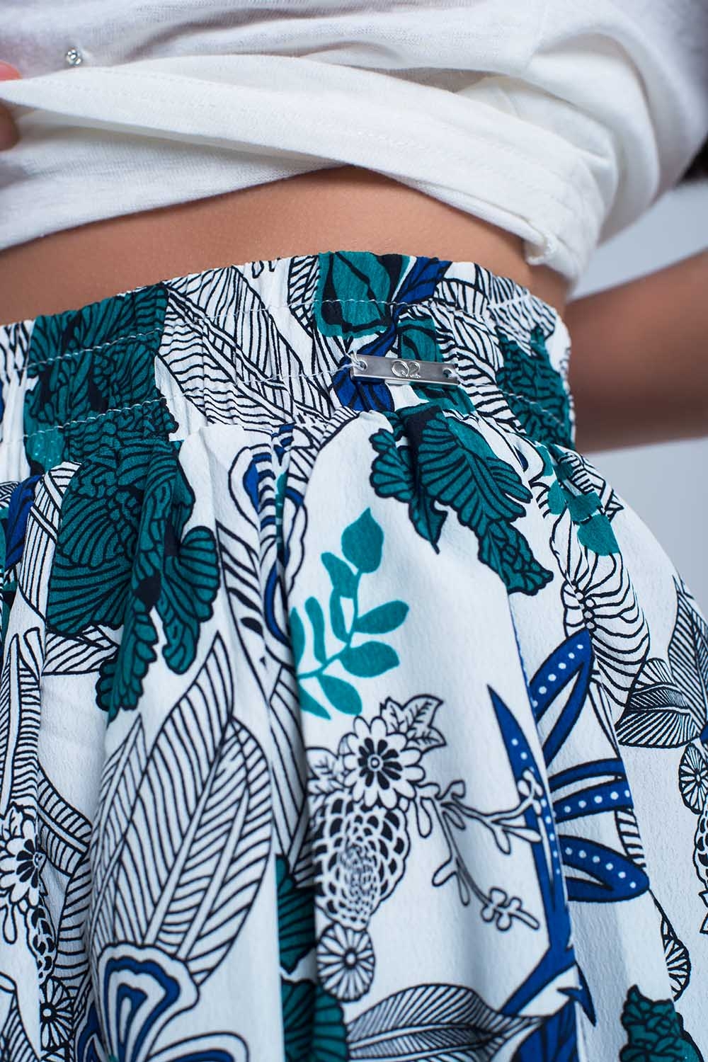 Mini falda pantalon azul con estampado floral Mini falda pantalon azul con estampado floral
