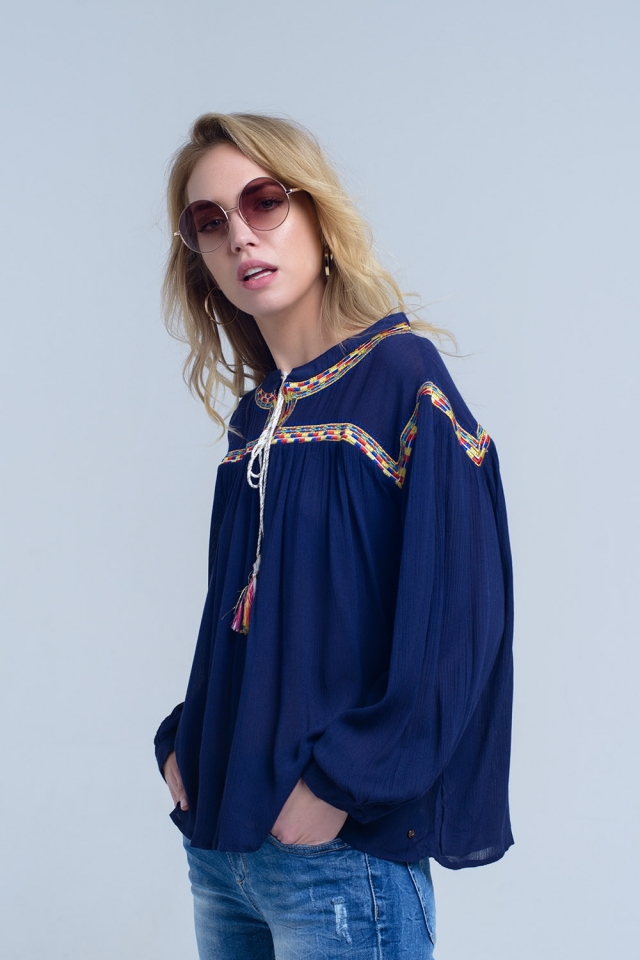Marineblaue Bluse bestickt