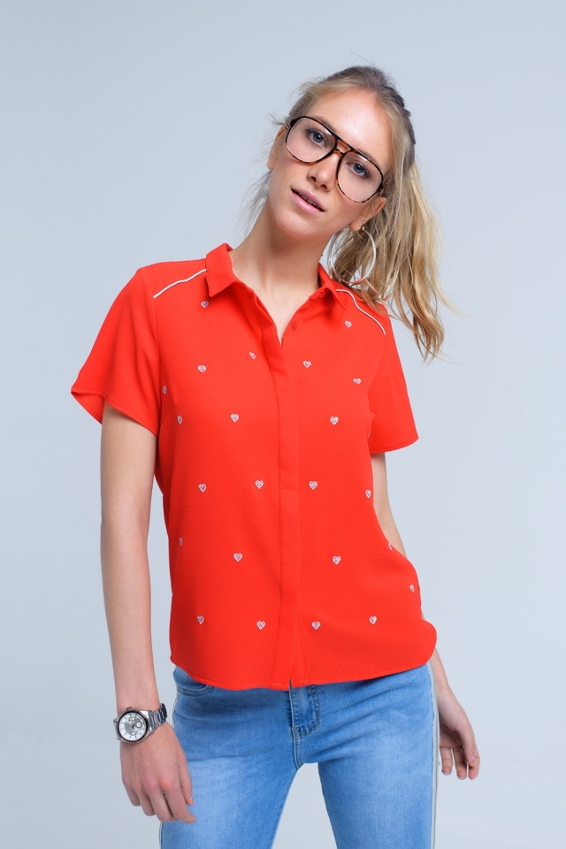 Chemise rouge avec broderie coeur