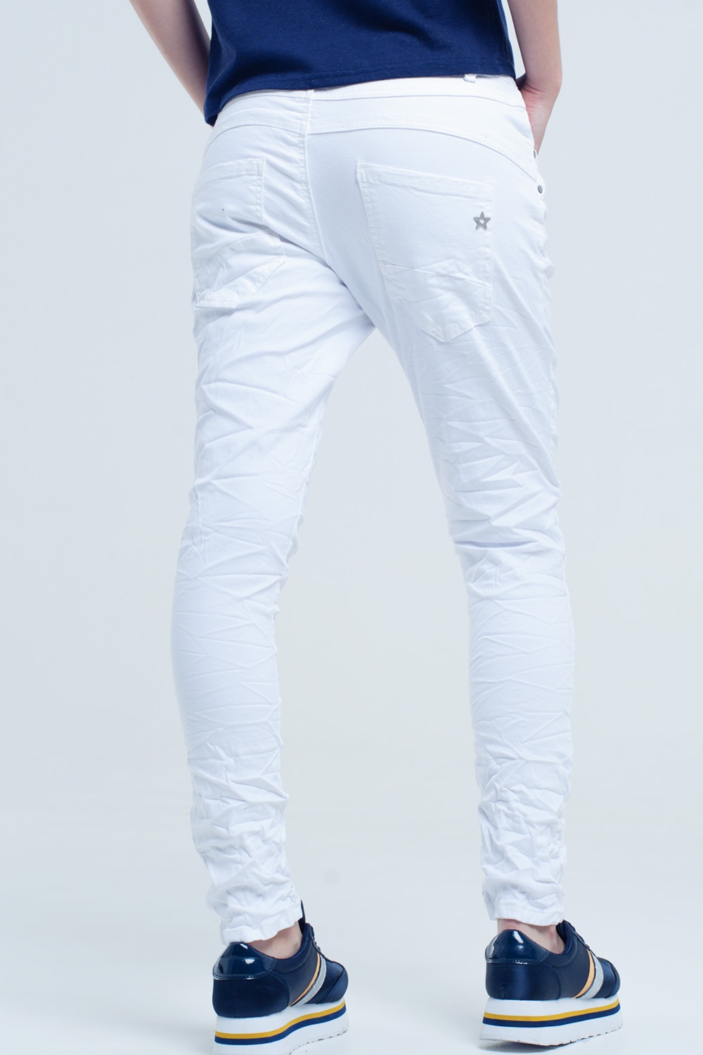 Jeans blancos arrugado con bolsillos Jeans blancos arrugado con bolsillos