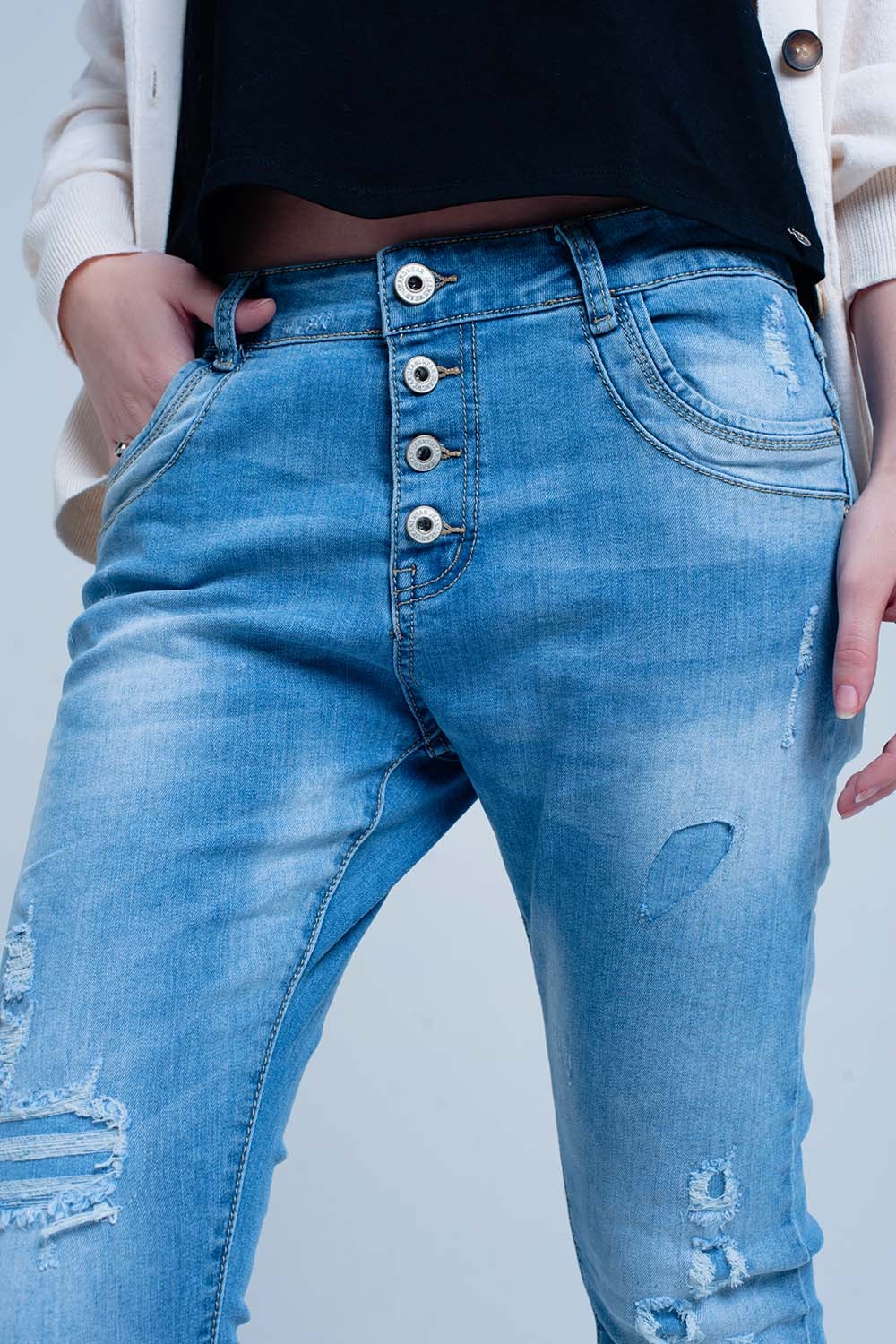 Vaqueros boyfriend rasgados con botones Vaqueros boyfriend rasgados con botones