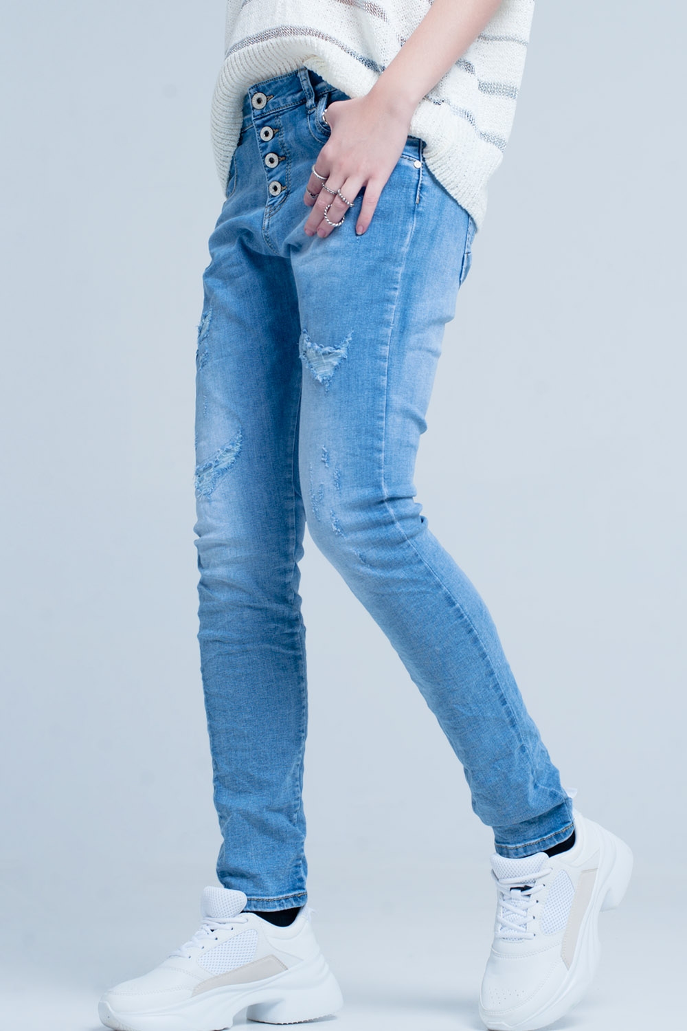 Vaquero azul lavado rasgado boyfriend Vaquero azul lavado rasgado boyfriend