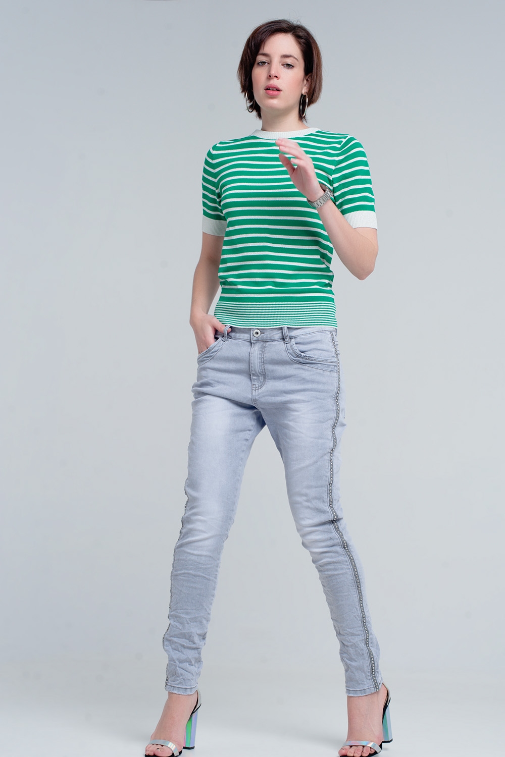 jeans gris con detalles metálicos en el lateral jeans gris con detalles metálicos en el lateral
