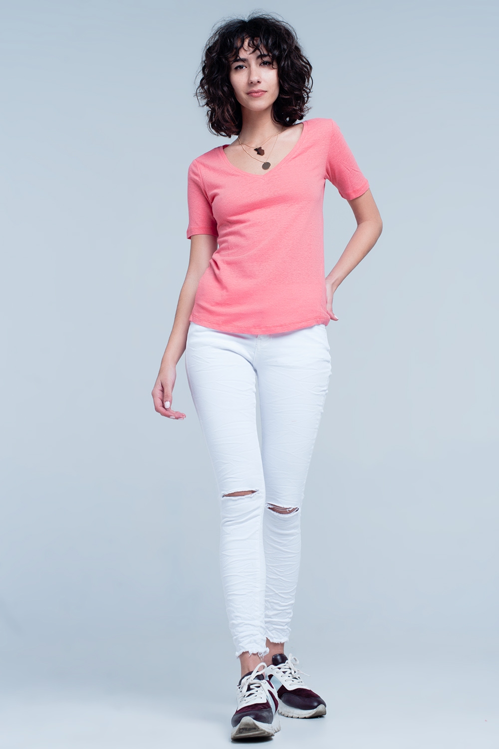 Camiseta Coral de manga corta con cuello de pico