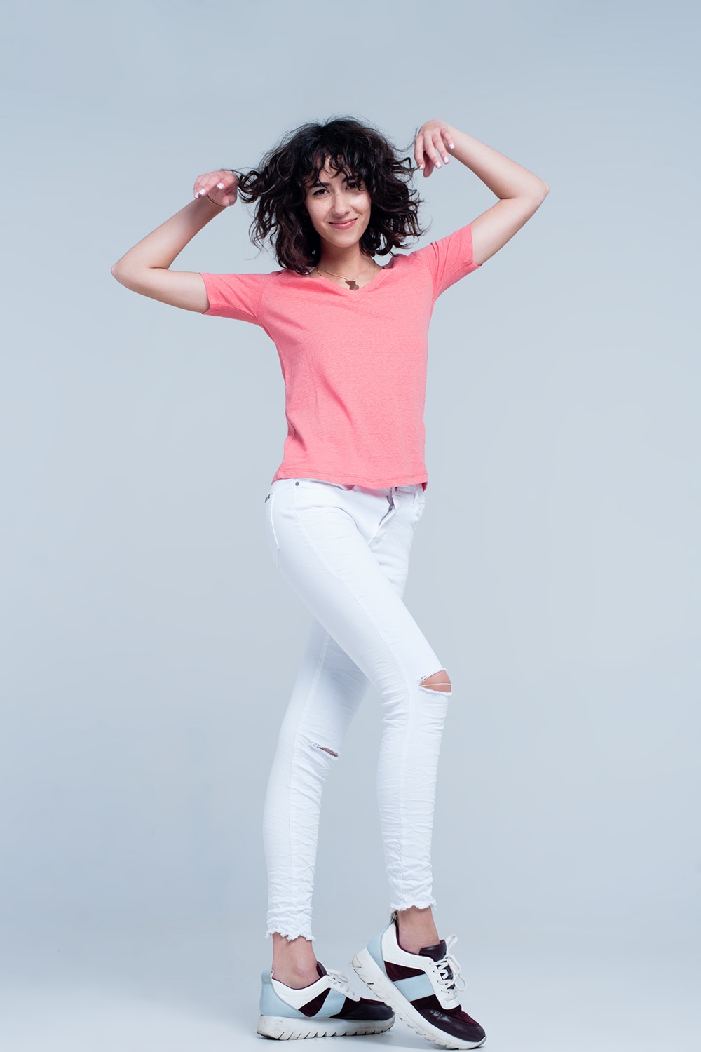 Camiseta Coral de manga corta con cuello de pico