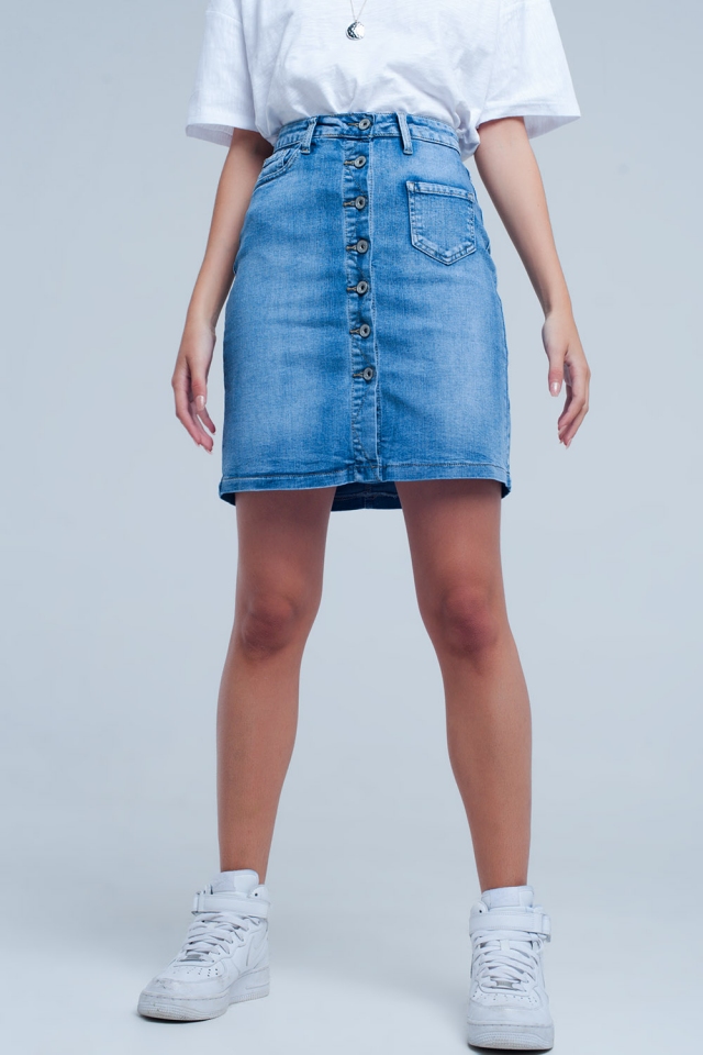 Minifalda vaquera azul con diseño abotonado