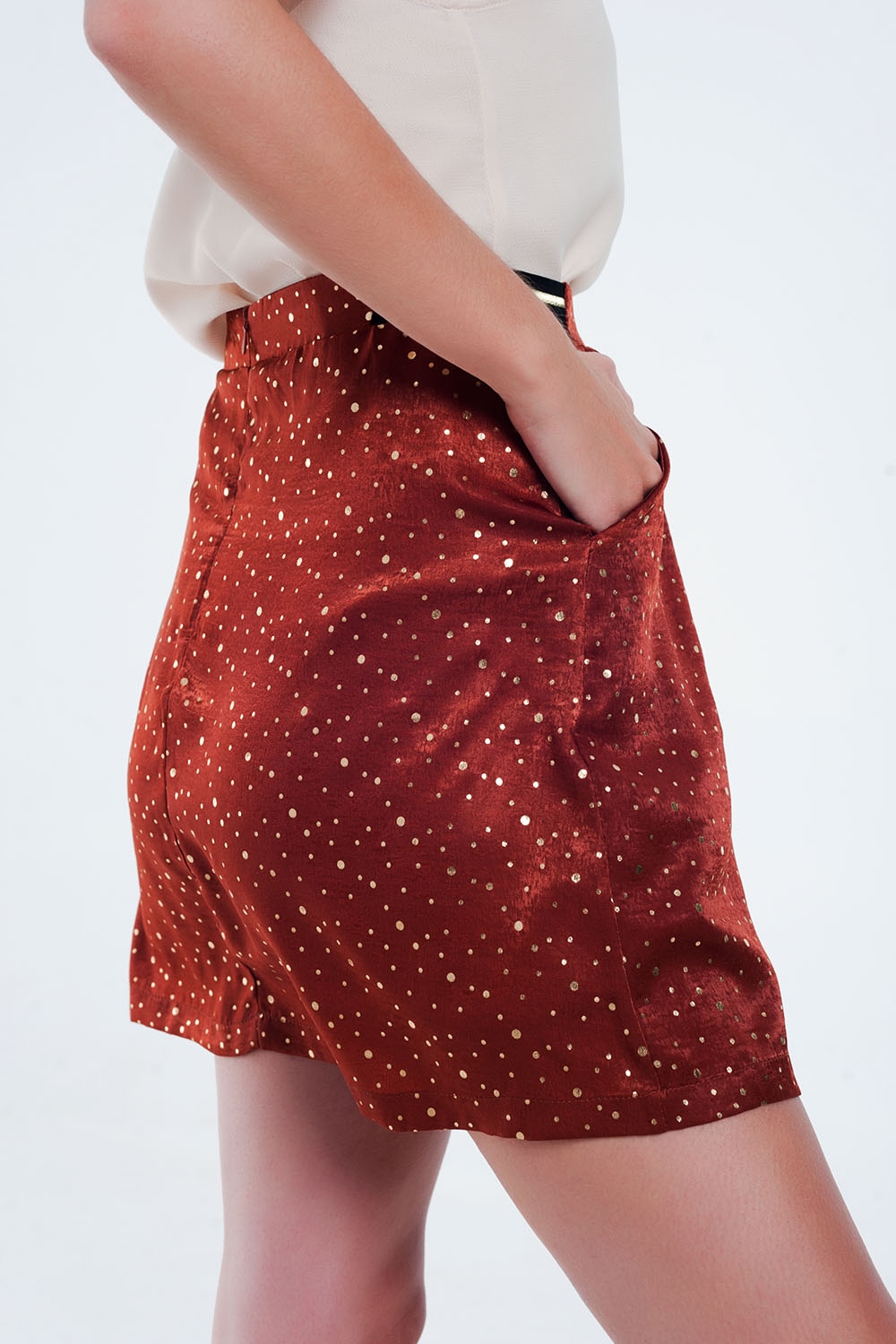 Minifalda caldera con pliegues y estampado de lunares Minifalda caldera con pliegues y estampado de lunares