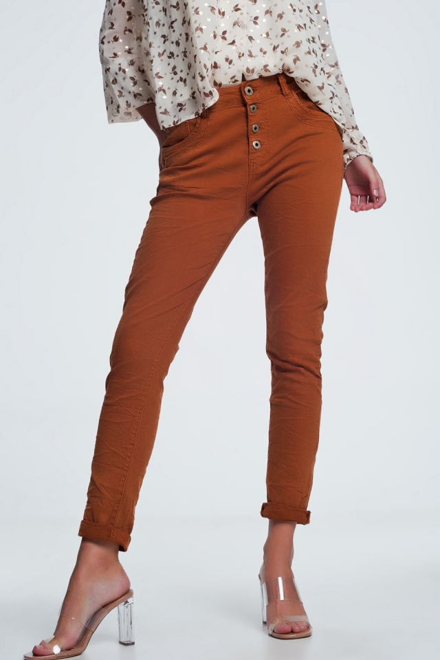 Oranje jeans met knoopafsluiting