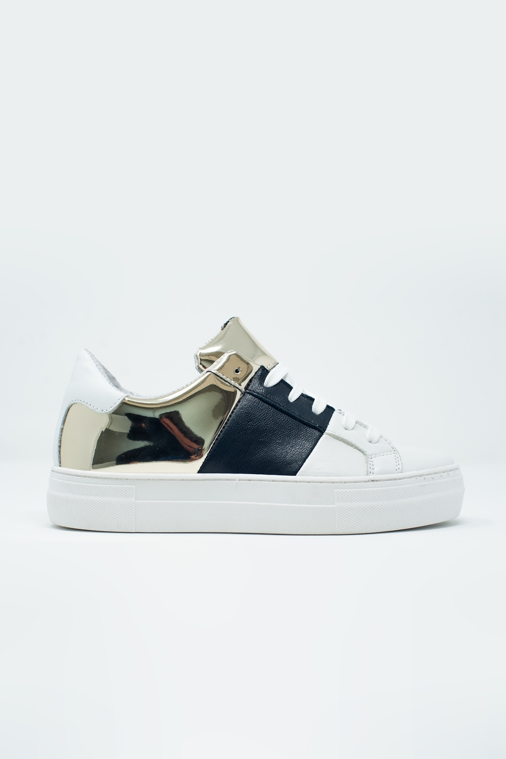 Chunky sneakers en negro y dorado Chunky sneakers en negro y dorado