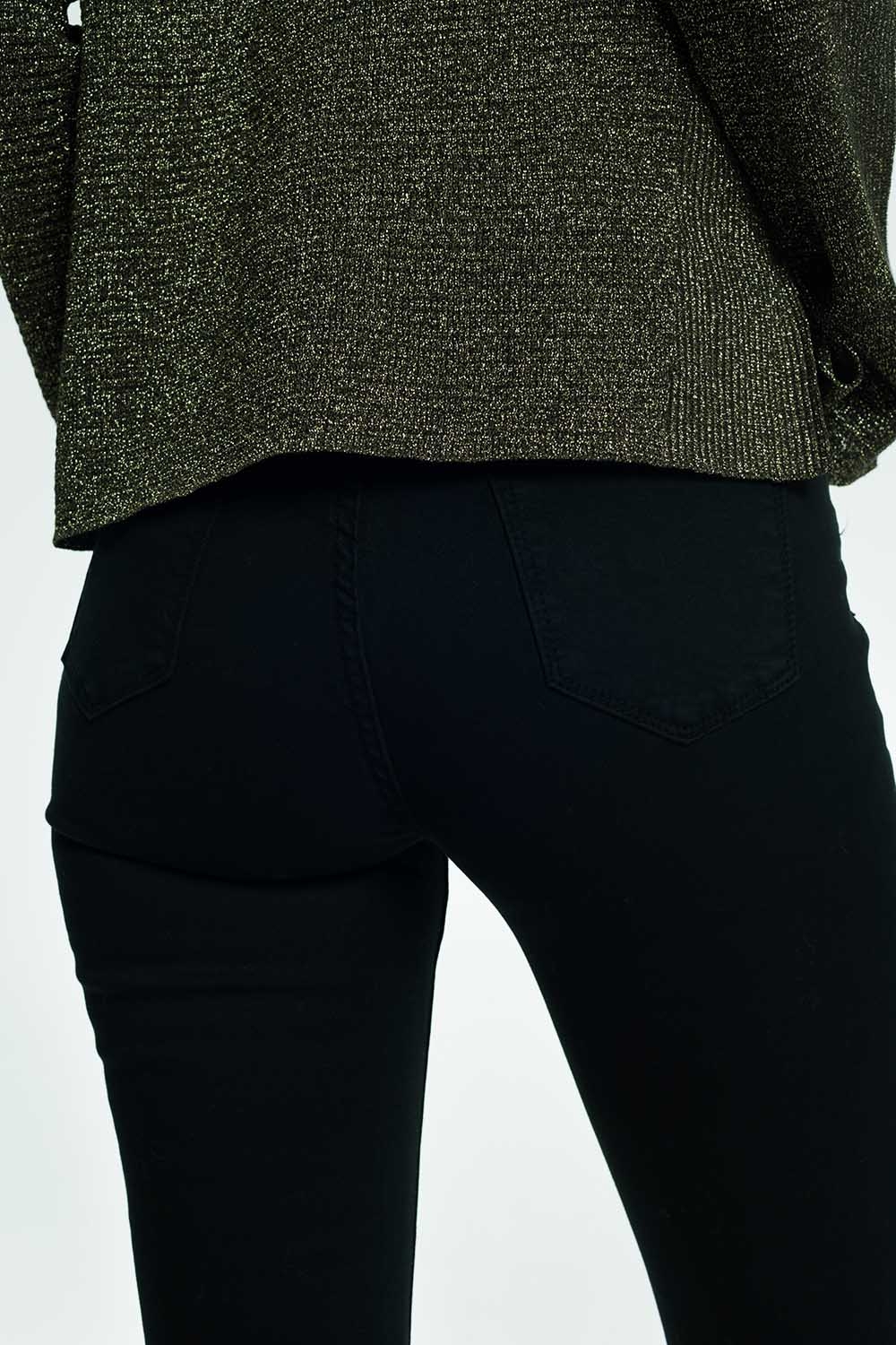 Jeans acampanados con dobladillo sin rematar en negro Jeans acampanados con dobladillo sin rematar en negro