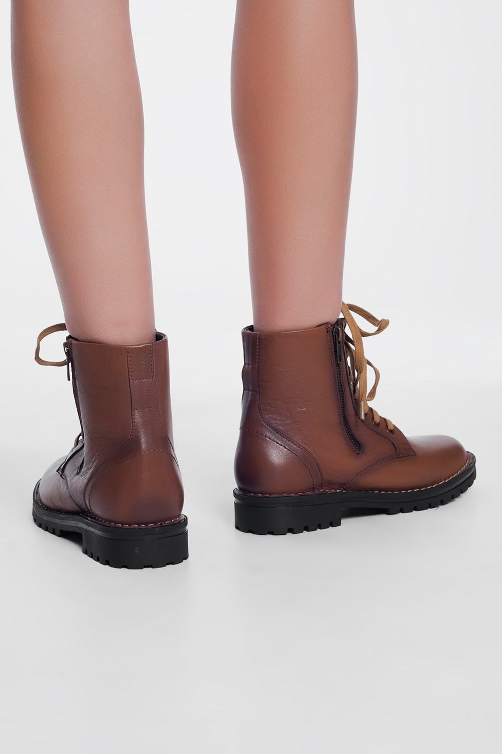 Botas militares gruesas de cuero en marron Botas militares gruesas de cuero en marron