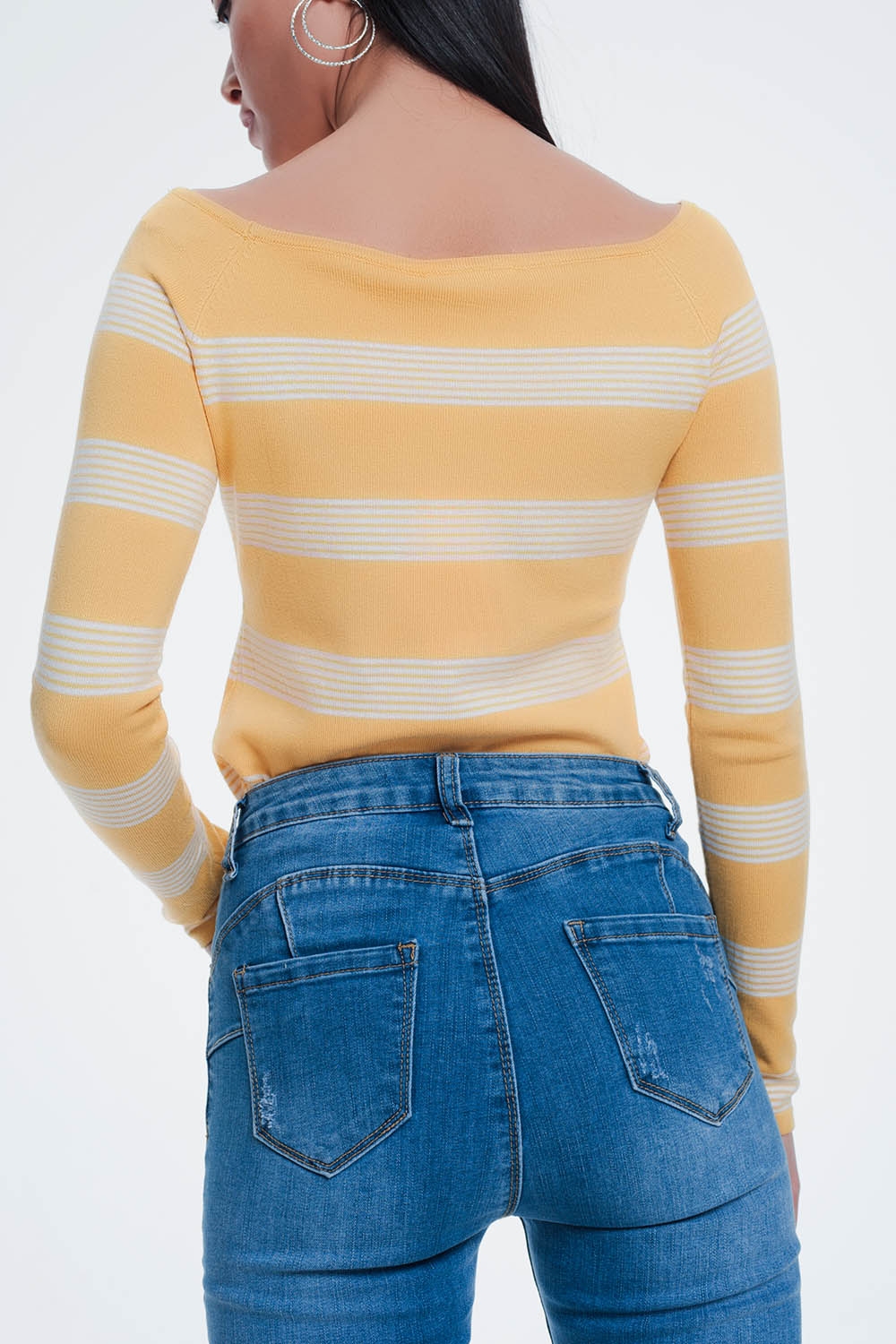 Jersey con cuello barco a rayas en color amarillo Jersey con cuello barco a rayas en color amarillo