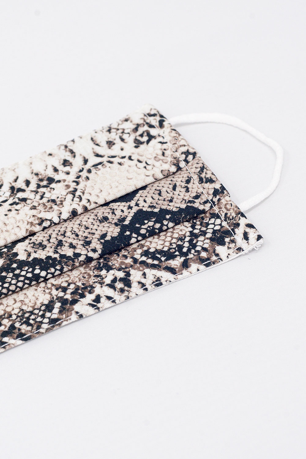 Paquete de 5 unidades Mascarilla beige estampado de serpiente