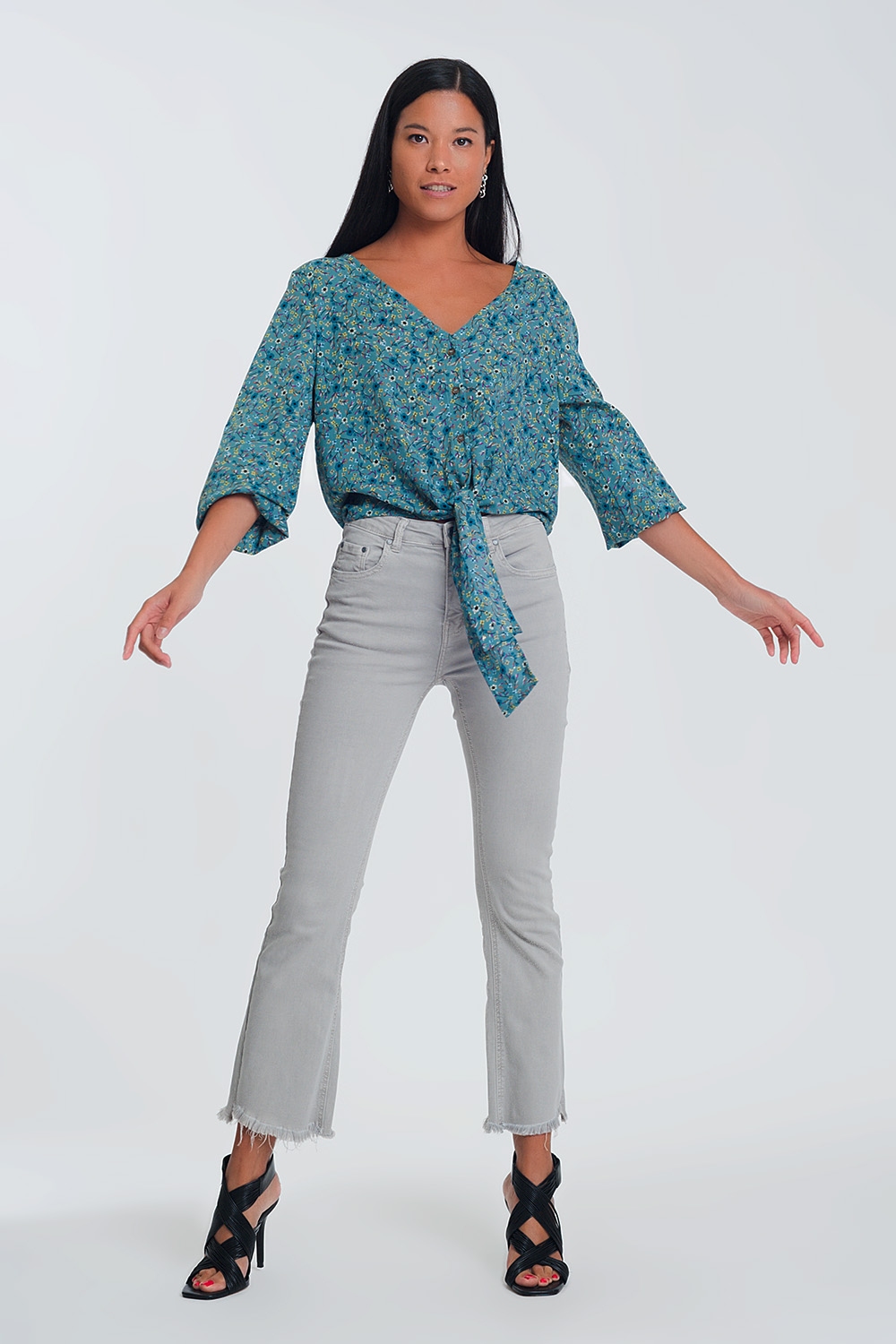 Blusa de manga larga con cuello de pico detalle de bot&oacute;n y estampado floral  verde