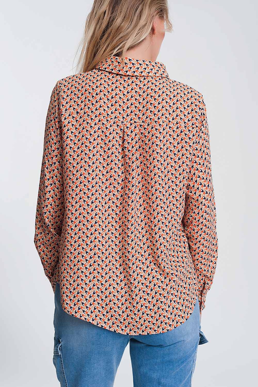 Blusa de manga larga con beige y detalle de volantes