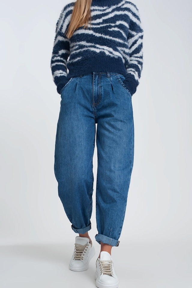 High waisted mom jeans with two ruffles in the waistline in dark wash blue
