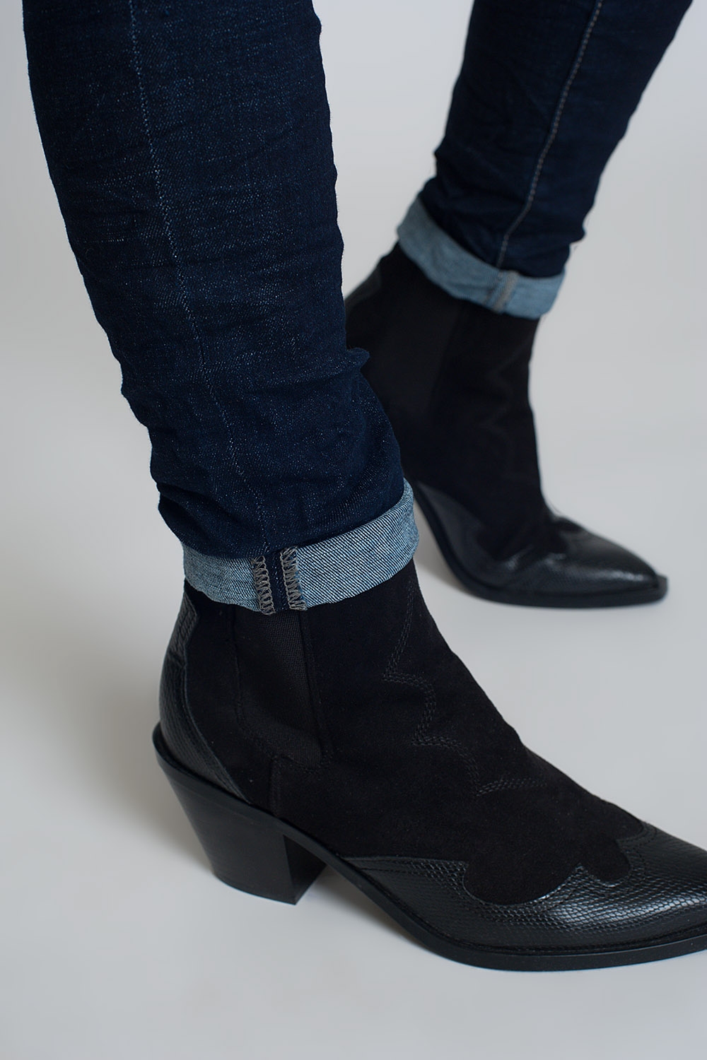 Pantalon vaquero estilo chino de corte pitillo Pantalon vaquero estilo chino de corte pitillo