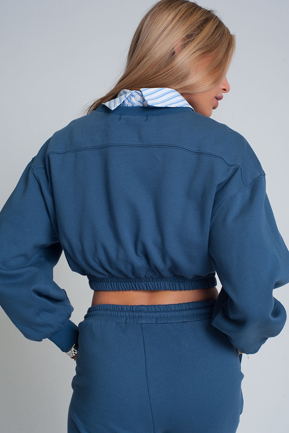 Sudadera corta deportiva en azul Sudadera corta deportiva en azul
