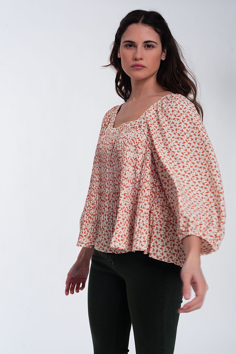 Top con escote cuadrado manga abullonada y estampado floral en coral Top con escote cuadrado manga abullonada y estampado floral en coral