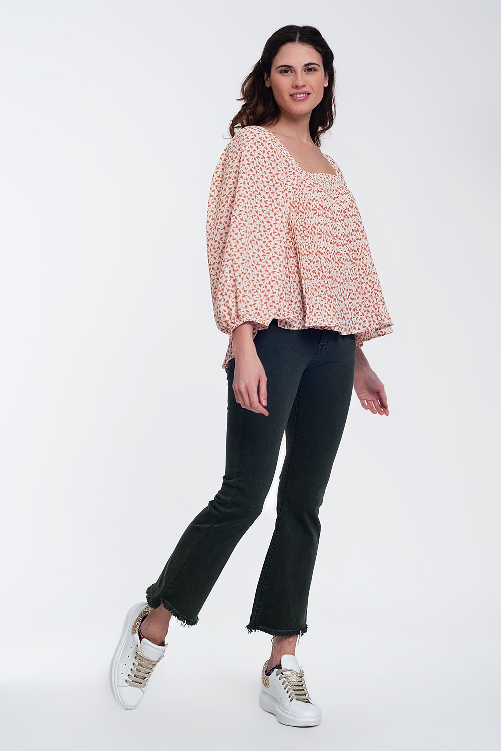 Top con escote cuadrado manga abullonada y estampado floral en coral Top con escote cuadrado manga abullonada y estampado floral en coral