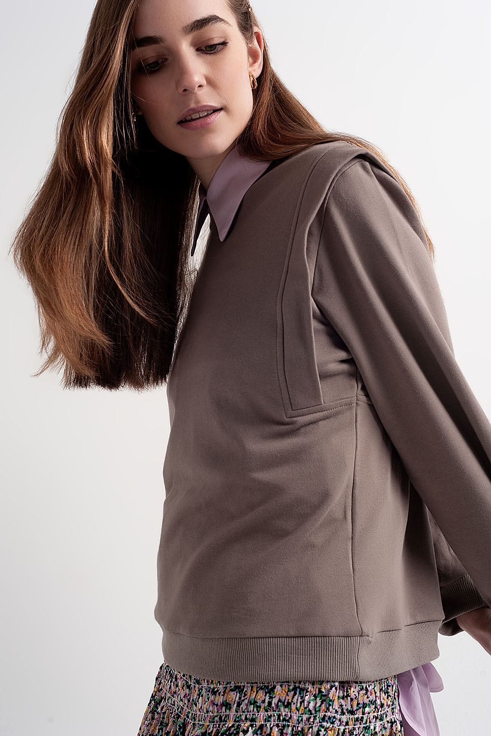 Sudadera estilo boyfriend con detalles llamativos en los hombros en color gris Sudadera estilo boyfriend con detalles llamativos en los hombros en color gris