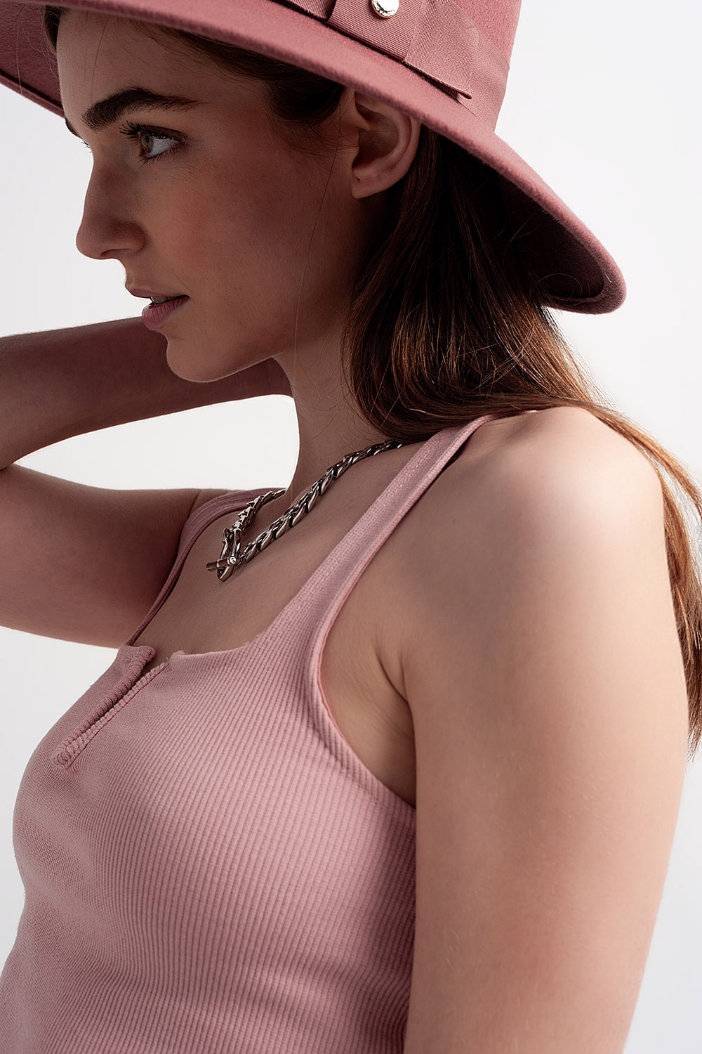 Top corto en color rosa maquillaje con escote cuadrado de canal&eacute;