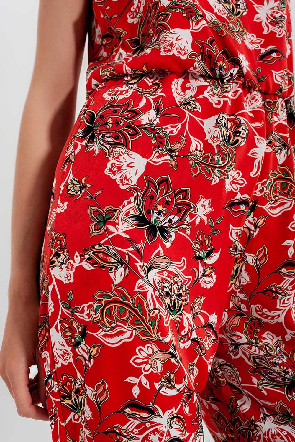 Mono largo con estampado floral y tirantes finos en rojo Mono largo con estampado floral y tirantes finos en rojo
