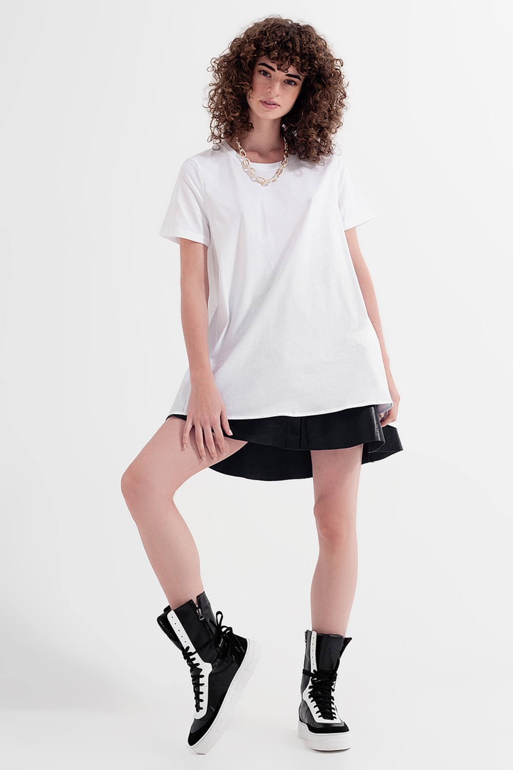 Vestido tipo camiseta en blanco