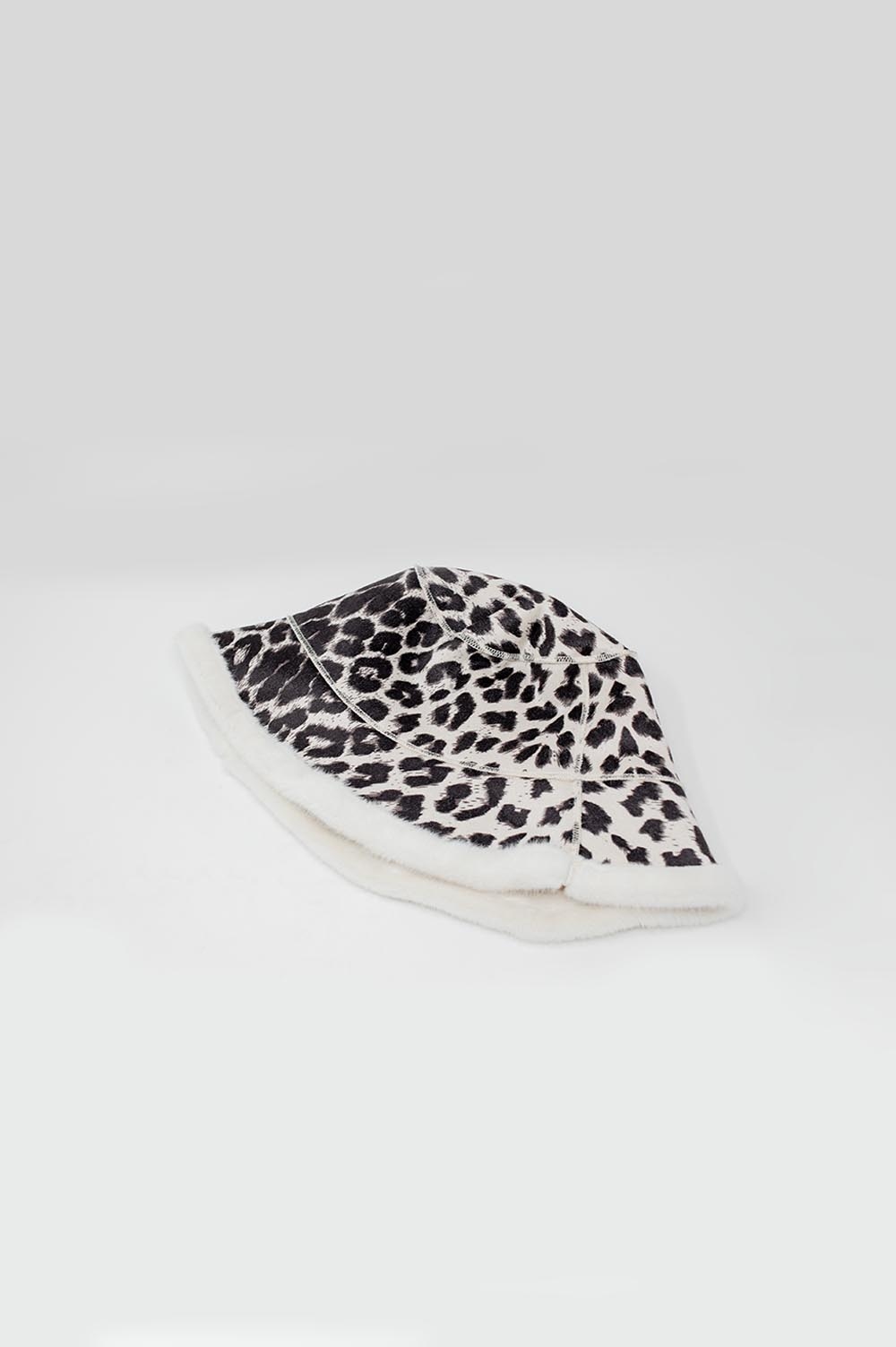 Sombrero de pescador con estampado de leopardo reversible color crema Sombrero de pescador con estampado de leopardo reversible color crema