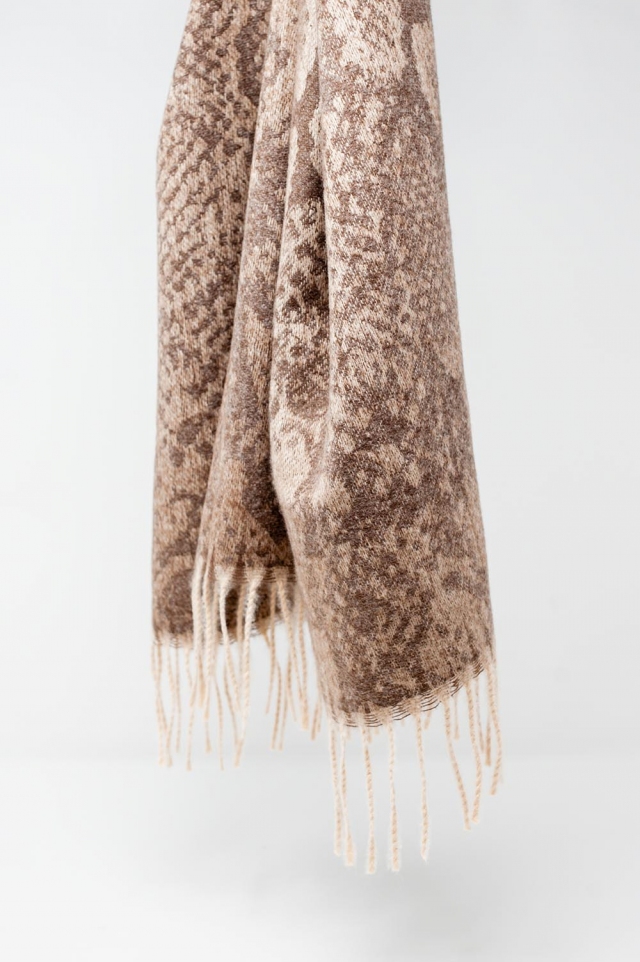 Pañuelo con estampado de serpiente beige