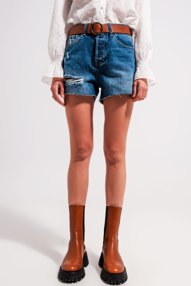 Shorts vaqueros con lavado medio de talle alto con dise&ntilde;o rasgado
