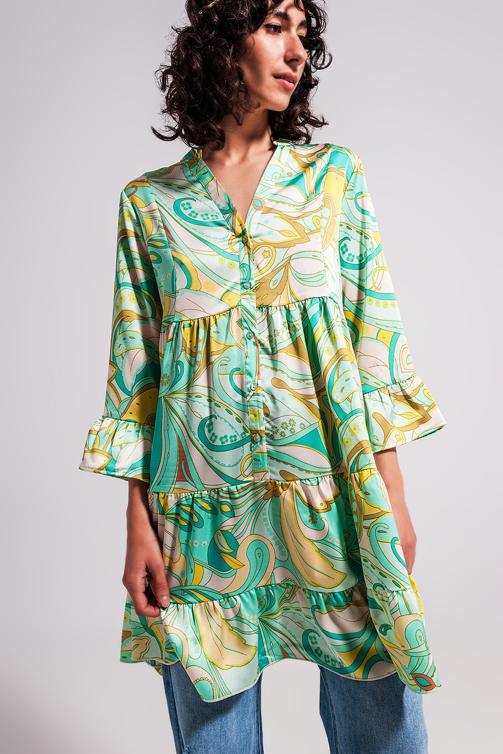 Vestido verde de corte amplio con mangas tres cuartos Vestido verde de corte amplio con mangas tres cuartos