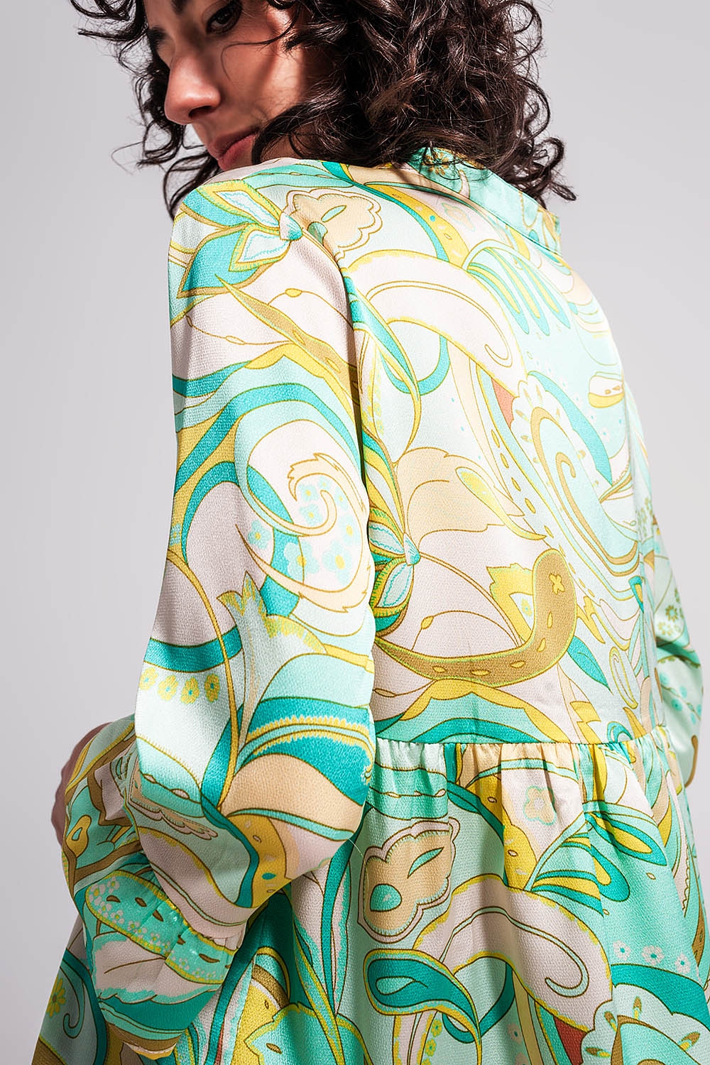 Vestido verde de corte amplio con mangas tres cuartos Vestido verde de corte amplio con mangas tres cuartos