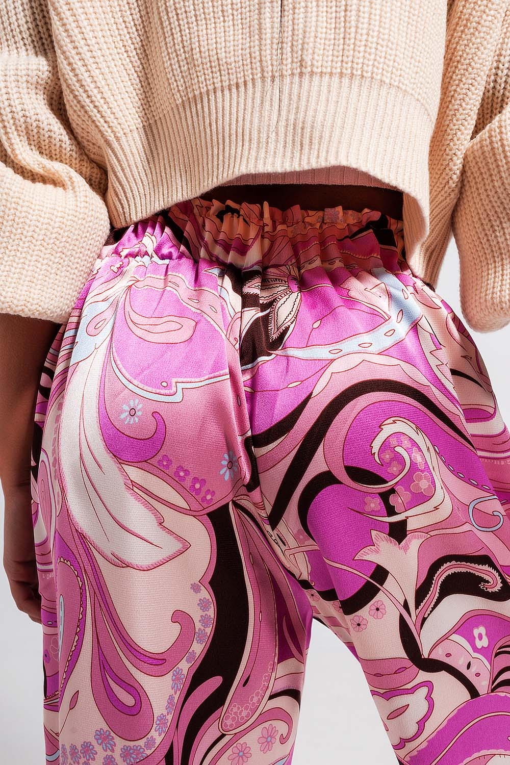 Pantalones rosa de pernera ancha con cintur&oacute;n