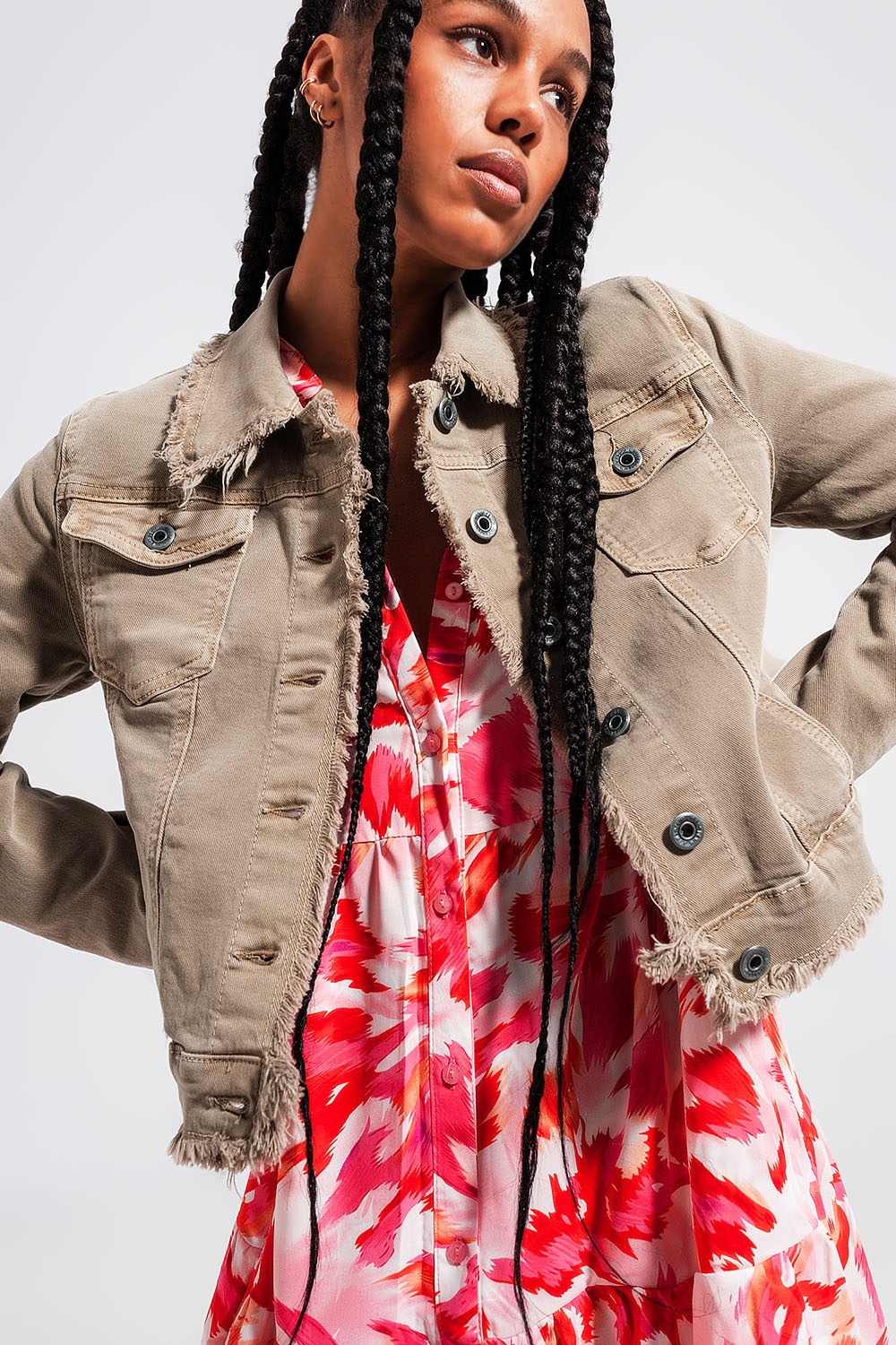 Chaqueta vaquera gris con bordes sin rematar Chaqueta vaquera gris con bordes sin rematar