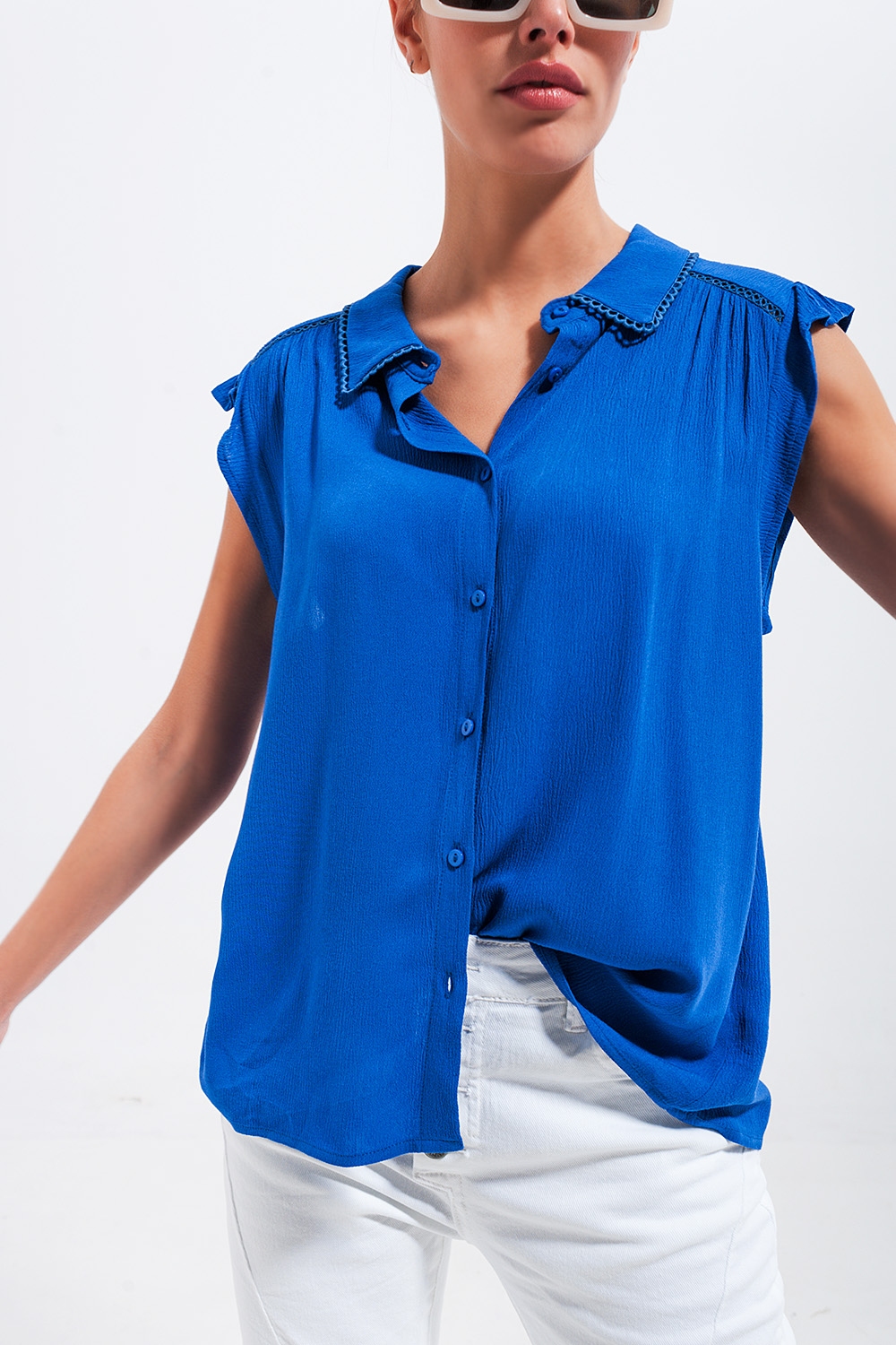 Blusa azul con mangas de volantes Blusa azul con mangas de volantes