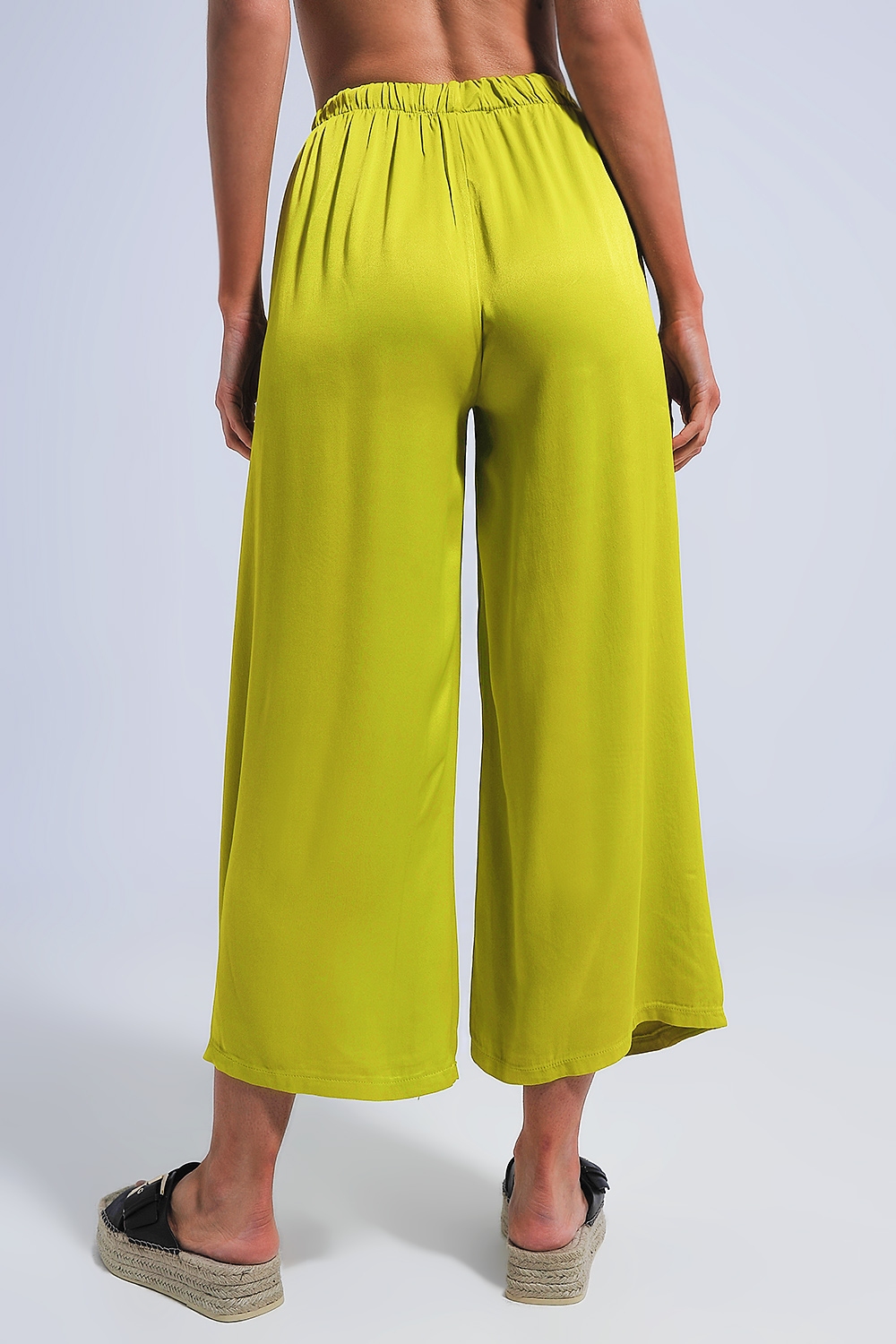 Pantalones verdes de pernera ancha de satén Pantalones verdes de pernera ancha de satén