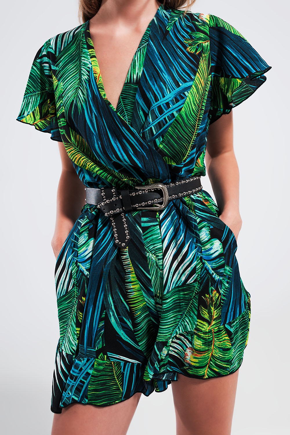 Mono corto verde cruzado con estampado hojas tropicales Mono corto verde cruzado con estampado hojas tropicales