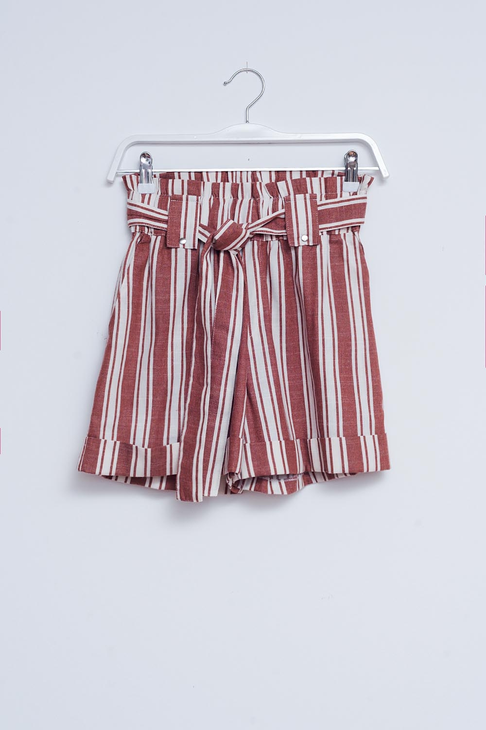 Pantalones cortos con cintura paperbag naranja Pantalones cortos con cintura paperbag naranja