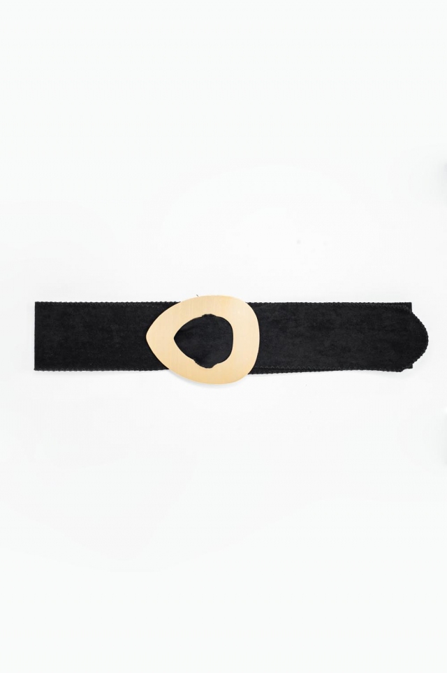 Cintura de camurça em preto com fivela