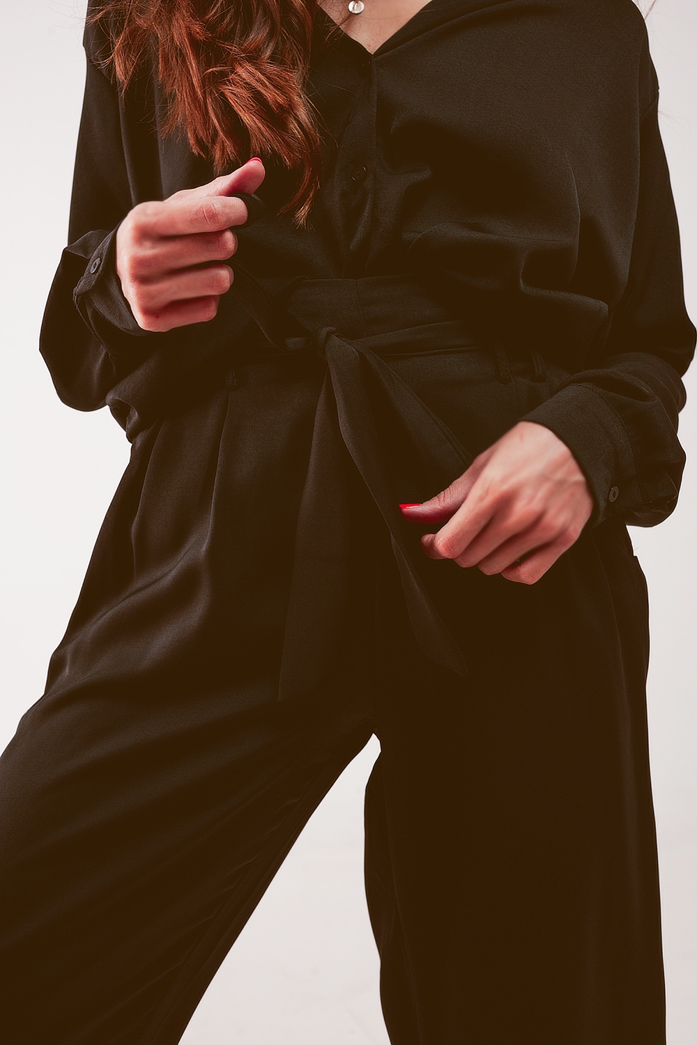 Pantalones negros de pernera ancha con cinturón Pantalones negros de pernera ancha con cinturón