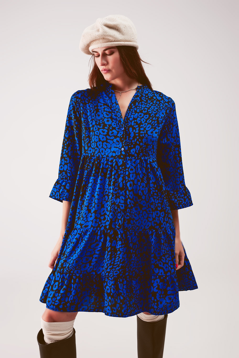 Vestido corto con estampado animal azul amplio y falda escalonada Vestido corto con estampado animal azul amplio y falda escalonada