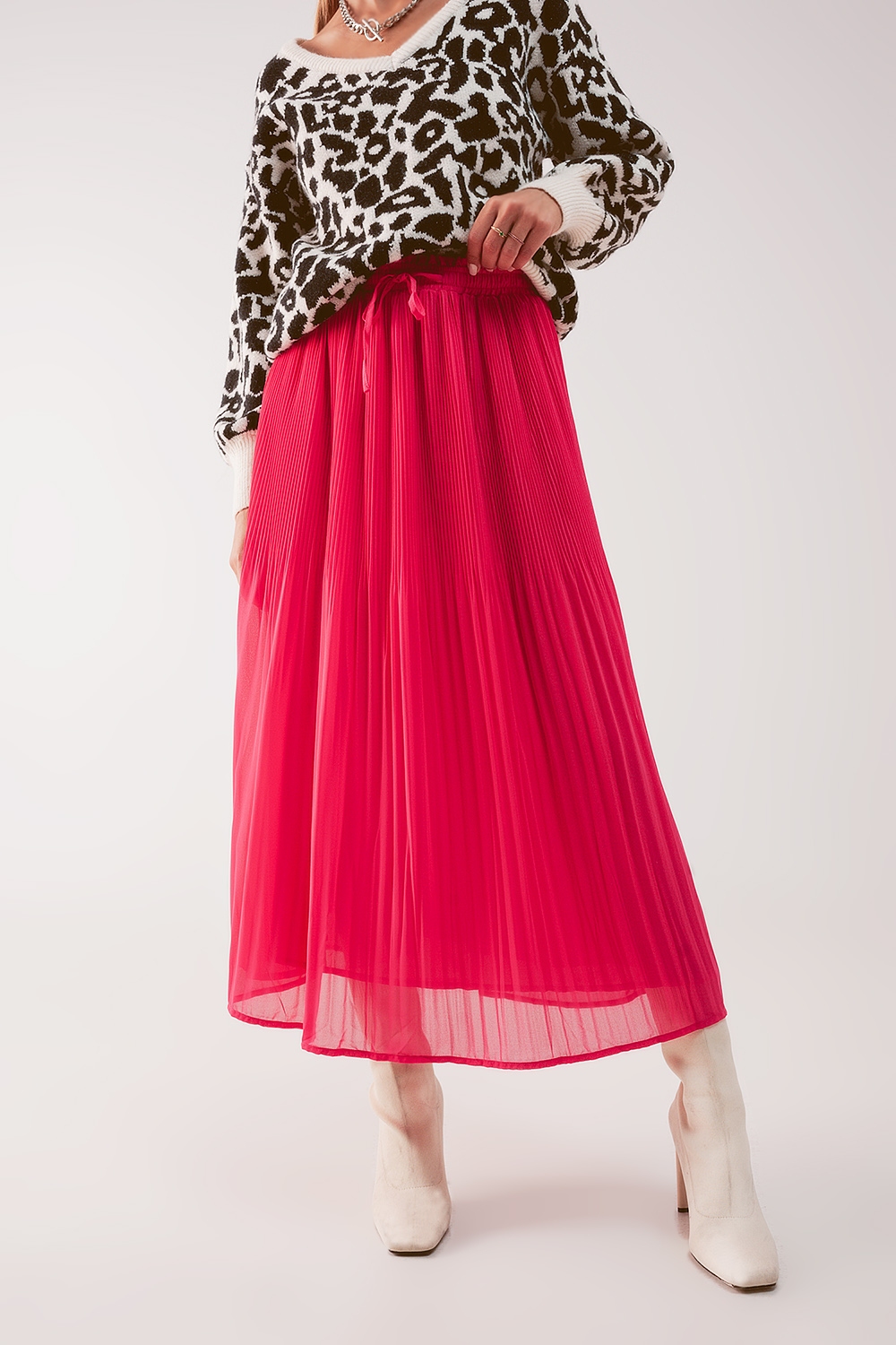 Falda midi plisada de chif&oacute;n en fucsia