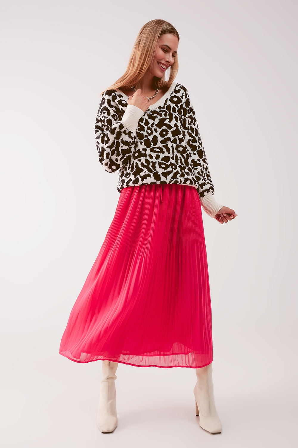 Falda midi plisada de chif&oacute;n en fucsia